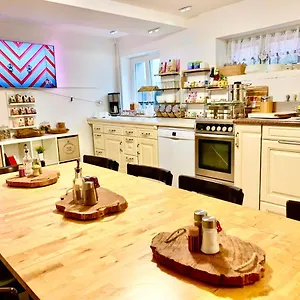 Hostel New Mitte Free Snack Hot Tea And Coffee *