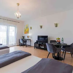 Modern & Bright +parking @kurfuerstendamm Apartment Berlin