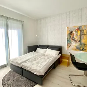 Apartment Modernes Apartment, Terrasse Und Garten Am Lilienthalpark Im Suedwesten Berlins Berlin