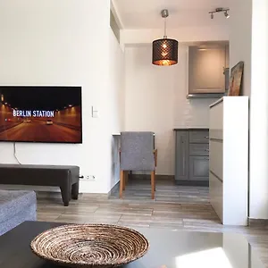 Designer With Terrace & Free Parking Apartment *
