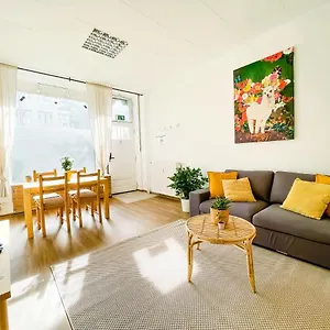 Bright 2 Bedroom In Convinient Location * Berlin