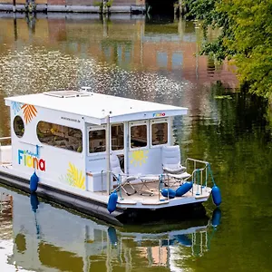 Botel Hausboot Fiona Im Yachthafen Berlin-schmoeckwitz Auf Der Spree Und Dem Mueggelsee Von Anfang April Bis Ende Oktober *