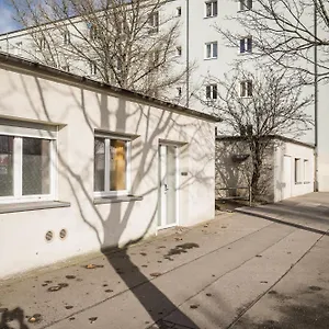 Three Bedroom Big Kitchen Selfcheckin Street Parking