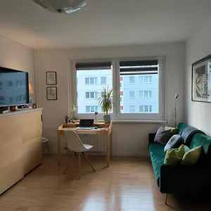 Apartment Ferienwohnung Für 1-2 Personen In Berlin, Nähe U Friedrichsfelde *