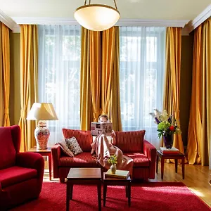 Louisa's Place Hotel