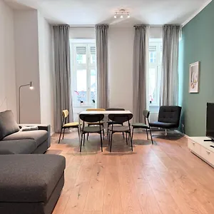 Be In At Charlottenburg Castle * Berlin