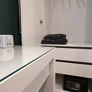 Homestay 3 Rooms - Zimmervermietung Naehe Flughafen Ber - Gratis Wlan, Parken & Netflix