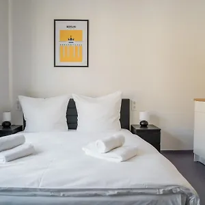 Apartmenthaus Neukoelln Berlin