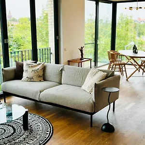 2 Bedroom Mauerpark-apartment, Mitte View Calendar