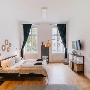 Homely - Chic Flat, View, Subway, Cafe, River *