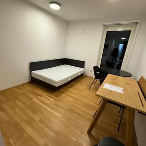 Apartment Innsbrucker Platz 2