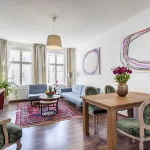 The Rheinsberger - Cosy 2br One Living Up To 6 Apartment Berlin