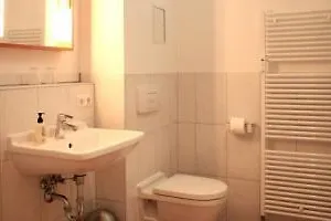 Jade 49 * Berlin