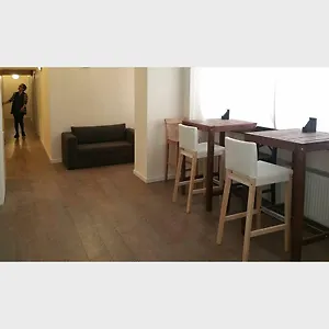Lodgecity - Private B Hostel