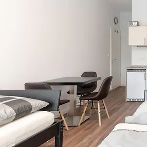 Monteurzimmer Pankow Mit Dachterrasse - Nur 10 Min. Von Der A10 - 3 Zimmer/ 7 Betten Berlín