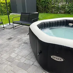 Haushalfte Mit Garten, Kamin, Grill & Whirlpool Nahe Ber *