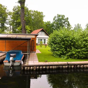 Direkt An Der Spree Mit Whirlpool Und Sauna