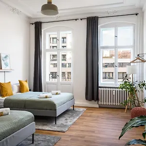 Riesiges Nahe Kudamm Sehr Schoner Altbau 123m2 Gross 12 Gaste * Berlin