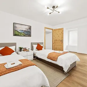 2 Apartments, 4 Betten, Vollmoebliert,zentrale Lage Am S-bahnhof Apartment