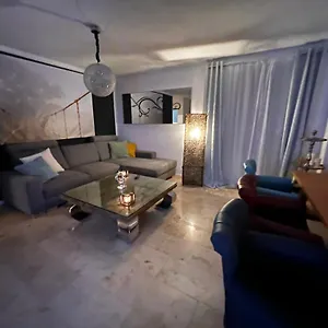 Apartment Ein Charmanter Zweifamilienhaus *