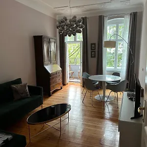 Frisch Sanierte Altbauwohnung Helmholtzplatz * Berlin