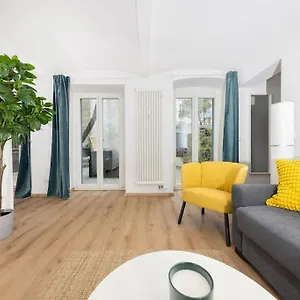 Terrassen-wohnung Am Goerlitzer Park In Kreuzberg * Berlin