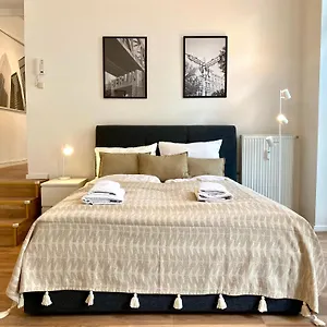 Apartment Homely - Spacious Flat Quiet, Friedrichstrasse, River