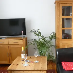 Apartamento In Berlin-gruenau, Wasser- Und Waldnaehe, Gute Verkehrsanbindung