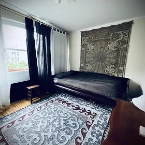 Zimmer Mit Blick Auf Den Fernsehturm In 3zimmer Wg Rum i privatbostad