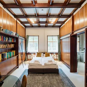 Homely - Library Style , Wooden Walls , Spacious , Friedrichshain * Berlin