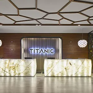 Hotel Titanic Chaussee 4*