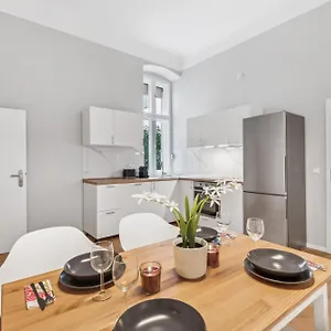 Comfy 2 Bedroom Charlottenburg Berlin