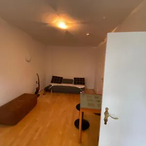 Einzimmerwohnung In Der Naehe Kudamms Und Location Gruenewald *