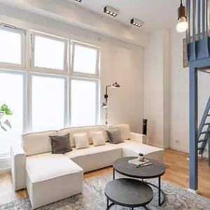 Spacious Lofts In Wedding Apartment *