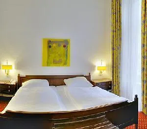 Hotel Mark Meinekestrasse 3*