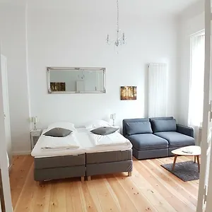 Apartment Lang Re By Rockchair L Superhost Status L 2 Bedrooms Boxspringbeds In Center - Cozy Family & Business Flair Welcomes You! *