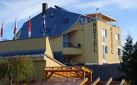 Hotel Rheinsberg Am See Berlin Exterior photo